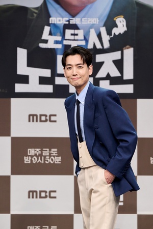 【フォト】まさに専門職専門俳優のチョン・ギョンホ、今度は労務士