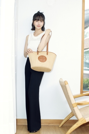 【フォト】感性的な雰囲気のキム・ソヒョン、日常の中の特別な瞬間