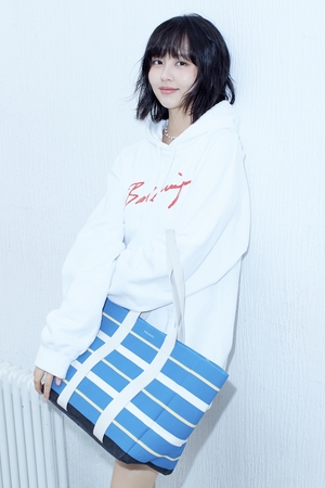 【フォト】感性的な雰囲気のキム・ソヒョン、日常の中の特別な瞬間