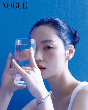 【フォト】穏やかな眼差しのチョン・ヨビン、人並みならぬオーラ