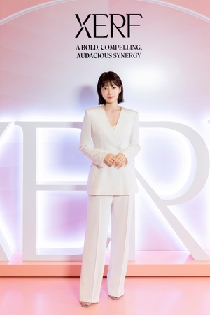 【フォト】パク・シネ、洗練された白スーツ姿でXERFのイベントに出席