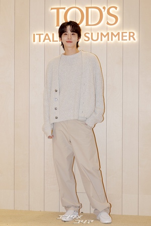 【フォト】NCTジョンウ　コージーなムード＋あったか笑顔