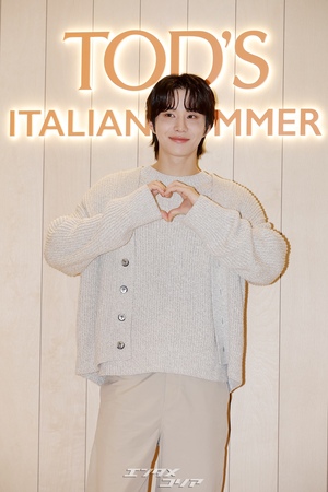 【フォト】NCTジョンウ　コージーなムード＋あったか笑顔