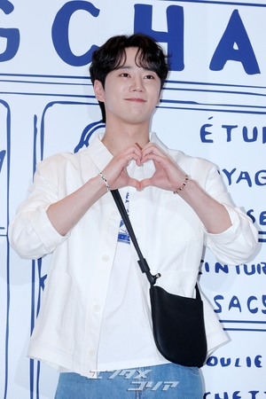 【フォト】ライジングスターのイ・ジュニョン、ステキな「彼氏コーデ」