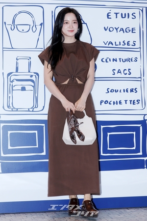 【フォト】LONGCHAMPのアンバサダーを務めるキム・セジョン、ワンピ姿が上品
