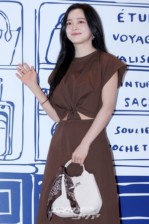 【フォト】LONGCHAMPのアンバサダーを務めるキム・セジョン、ワンピ姿が上品