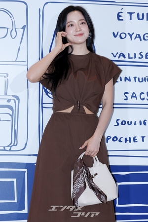【フォト】LONGCHAMPのアンバサダーを務めるキム・セジョン、ワンピ姿が上品