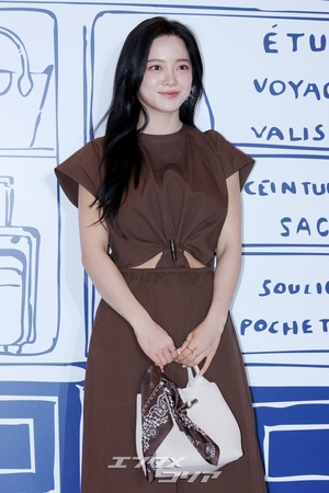 【フォト】LONGCHAMPのアンバサダーを務めるキム・セジョン、ワンピ姿が上品