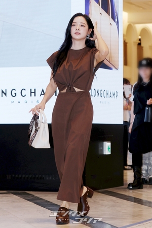 【フォト】LONGCHAMPのアンバサダーを務めるキム・セジョン、ワンピ姿が上品