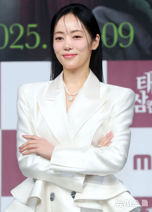 【フォト】ポーズを取る『太陽を飲み込んだ女』のキャストたち