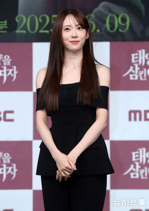 【フォト】ポーズを取る『太陽を飲み込んだ女』のキャストたち