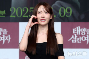 【フォト】ポーズを取る『太陽を飲み込んだ女』のキャストたち