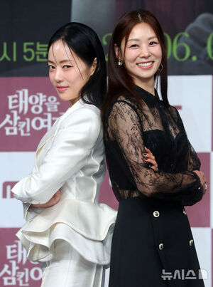 【フォト】ポーズを取る『太陽を飲み込んだ女』のキャストたち