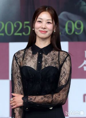 【フォト】ポーズを取る『太陽を飲み込んだ女』のキャストたち