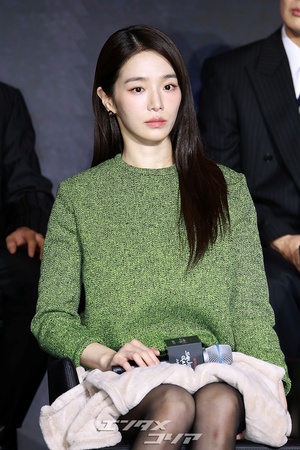 【フォト】パク・ギュヨン、超ミニワンピ姿で美脚アピール