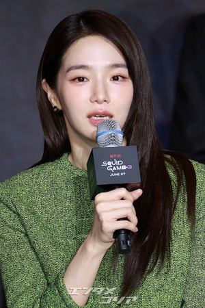 【フォト】パク・ギュヨン、超ミニワンピ姿で美脚アピール