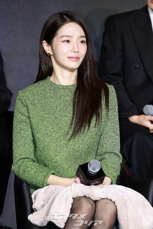 【フォト】パク・ギュヨン、超ミニワンピ姿で美脚アピール