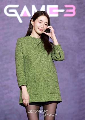 【フォト】パク・ギュヨン、超ミニワンピ姿で美脚アピール