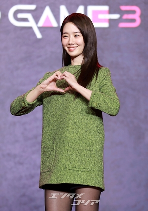 【フォト】パク・ギュヨン、超ミニワンピ姿で美脚アピール