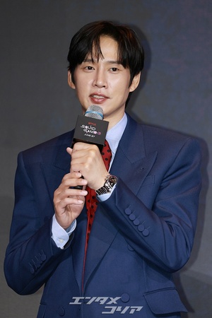 【フォト】パク・ソンフン、『イカゲーム』めぐるAV騒動乗り越え明るい表情