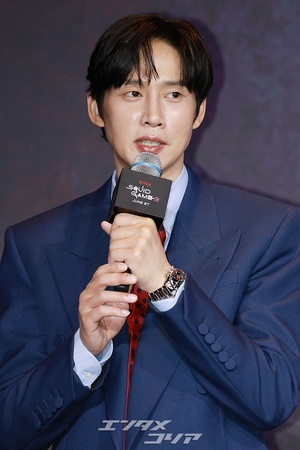 【フォト】パク・ソンフン、『イカゲーム』めぐるAV騒動乗り越え明るい表情