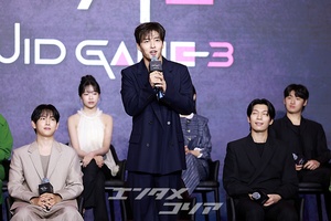 【フォト】『イカゲーム3』のキャストたち、明るい表情でポーズ