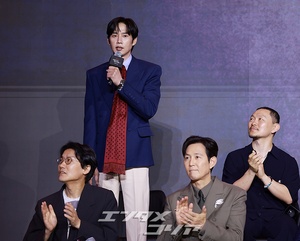 【フォト】『イカゲーム3』のキャストたち、明るい表情でポーズ