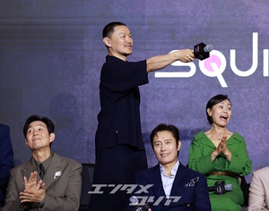 【フォト】『イカゲーム3』のキャストたち、明るい表情でポーズ