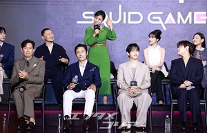 【フォト】『イカゲーム3』のキャストたち、明るい表情でポーズ
