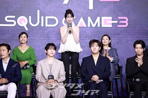 【フォト】『イカゲーム3』のキャストたち、明るい表情でポーズ