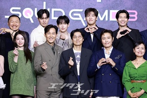【フォト】『イカゲーム3』のキャストたち、明るい表情でポーズ