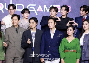 【フォト】『イカゲーム3』のキャストたち、明るい表情でポーズ