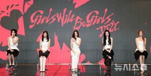 【フォト】ITZY、新譜発売記念の記者懇談会で成熟した魅力アピール