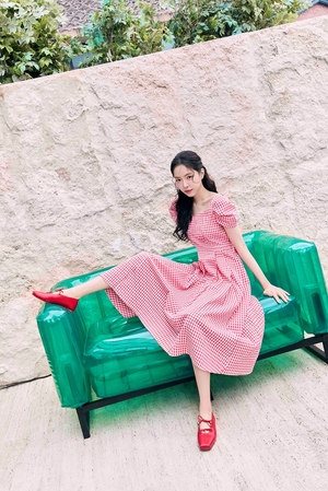 【フォト】さわやかムードのソン・ナウン　お手本にしたいバカンス・ファッション