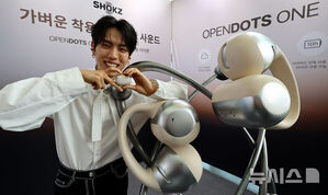 【フォト】2025 SHOKZ FRIENDS DAYのフォトセッションに出席したチャン・ドンウ＆Sean