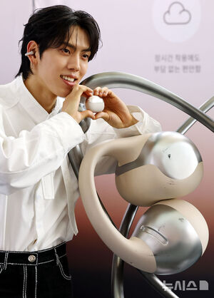 【フォト】2025 SHOKZ FRIENDS DAYのフォトセッションに出席したチャン・ドンウ＆Sean