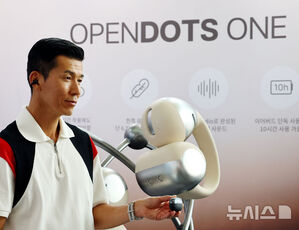 【フォト】2025 SHOKZ FRIENDS DAYのフォトセッションに出席したチャン・ドンウ＆Sean