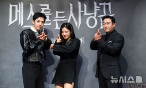 【フォト】ポーズを取る『メスを持つハンター』のキャストたち