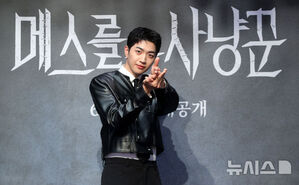 【フォト】ポーズを取る『メスを持つハンター』のキャストたち