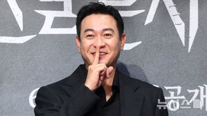 【フォト】ポーズを取る『メスを持つハンター』のキャストたち