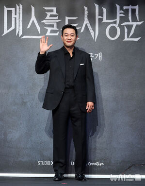 【フォト】ポーズを取る『メスを持つハンター』のキャストたち