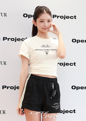 【フォト】IVEレイ、満開の花のような美しさ