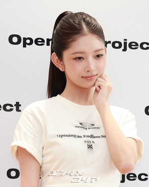 【フォト】IVEレイ、満開の花のような美しさ