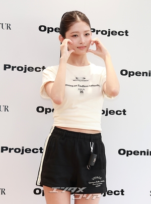 【フォト】IVEレイ、満開の花のような美しさ