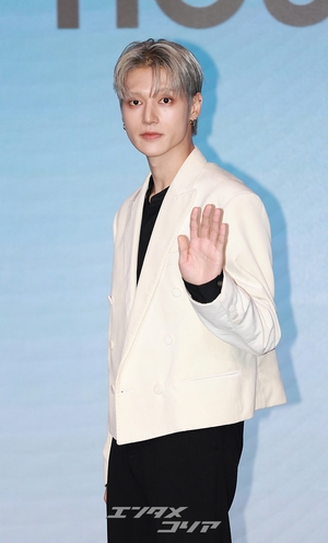  【フォト】ATEEZウヨン　純白のプリンス