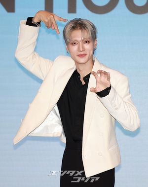  【フォト】ATEEZウヨン　純白のプリンス