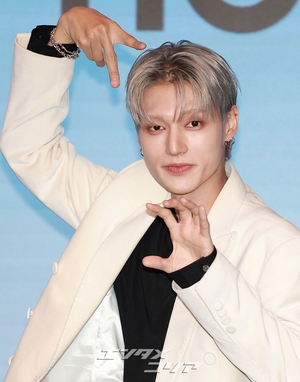  【フォト】ATEEZウヨン　純白のプリンス