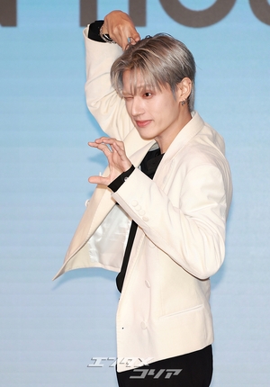  【フォト】ATEEZウヨン　純白のプリンス