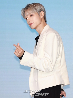  【フォト】ATEEZウヨン　純白のプリンス