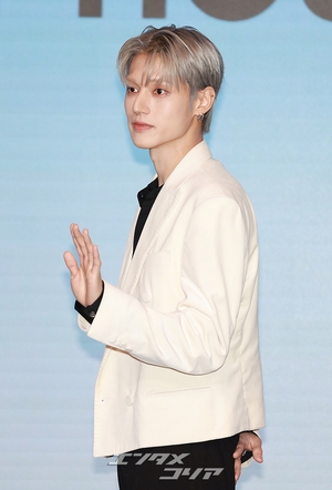  【フォト】ATEEZウヨン　純白のプリンス